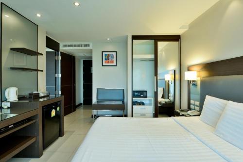 room detail thumbnail 1