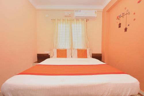 OYO 10656 Hotel Shravya Residency