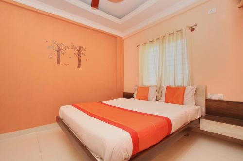 OYO 10656 Hotel Shravya Residency