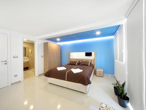 Agent Lux Apartments - image 14