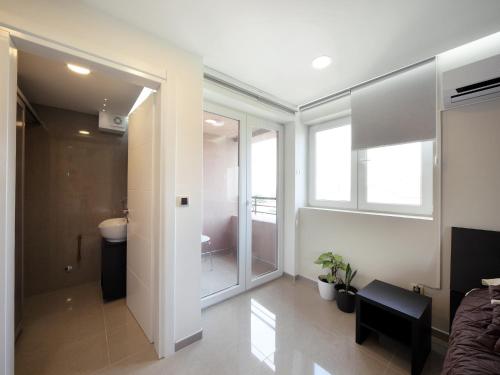Agent Lux Apartments - image 5