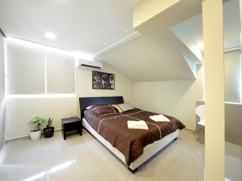 Agent Lux Apartments - image 10