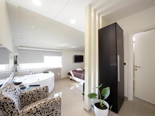 Agent Lux Apartments - image 12