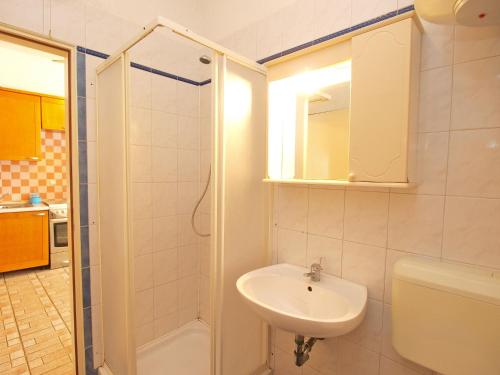 Apartment image 8