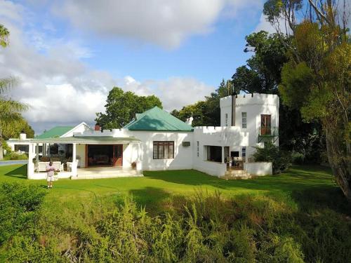 Exterior view, Avoca River Cabins in Kirkwood