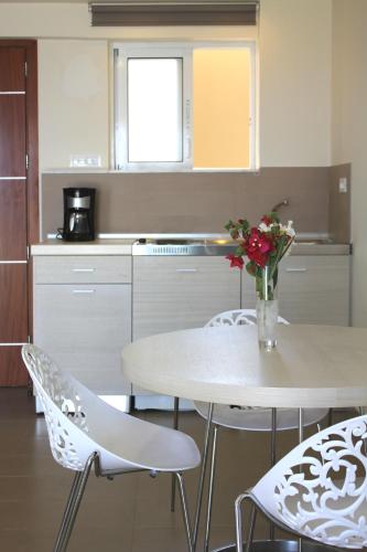 Sea Melody Beach Hotel Apartments - image 2