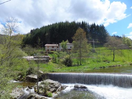 Gîte-La Combelle - Accommodation - Dornas