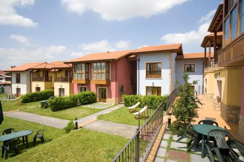 2 bedrooms, 4 beds