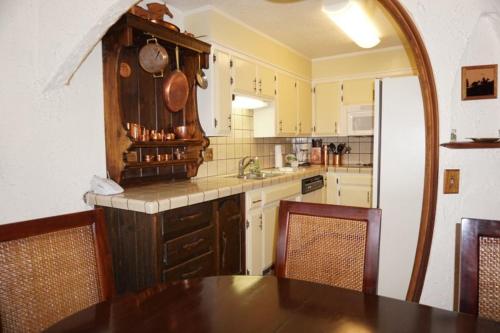 Waterfront Lakeview Avenue Tahoe Condo - image 3