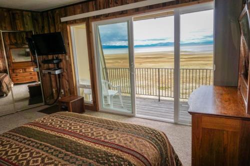 Waterfront Lakeview Avenue Tahoe Condo - image 6