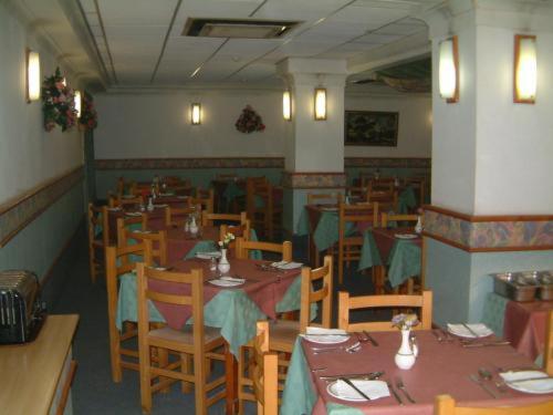 Relax Inn Hotel - image 2