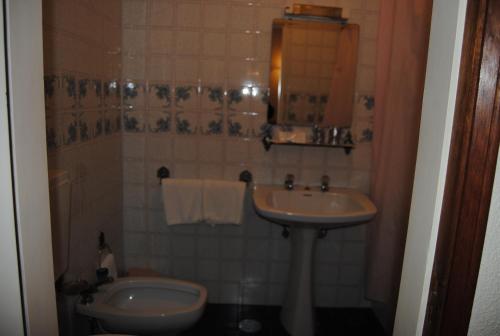 Deluxe Double Room image 9