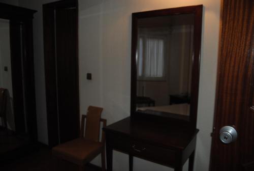 Deluxe Double Room image 8