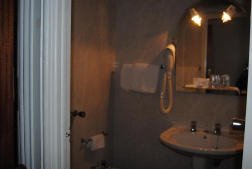 Deluxe Double Room image 2