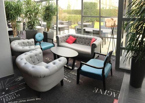 Bar/ Salón, Paris Saint Quentin in Montigny Le Bretonneux