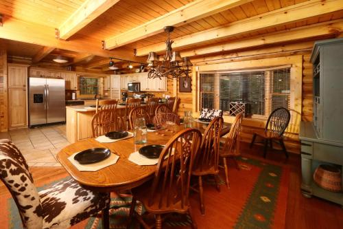Black Bear Hideaway - image 4