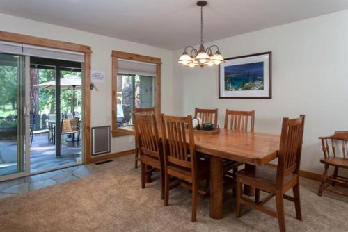 Hill Kings Beach Rental Cabin - image 7