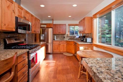 Hill Kings Beach Rental Cabin - main image