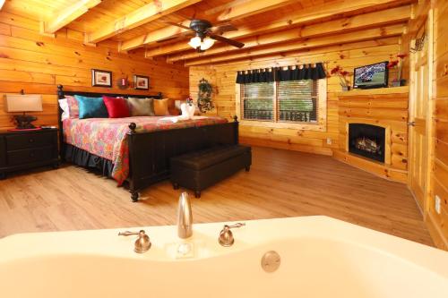 Rustic and Elegant Cabin in Enchanting Views of Great Smoky Mountain in Pigeon Forge Suburbs
