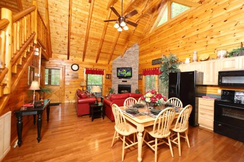 Rustic and Elegant Cabin in Enchanting Views of Great Smoky Mountain in Pigeon Forge Suburbs