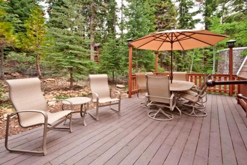 Pezzola Luxury Rental Cabin - image 4