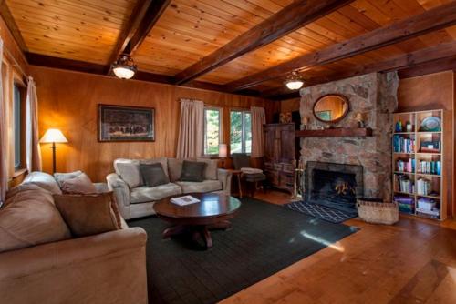 Pfeiffer Dog Friendly Cabin - image 3