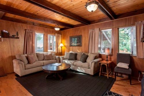 Pfeiffer Dog Friendly Cabin - image 4