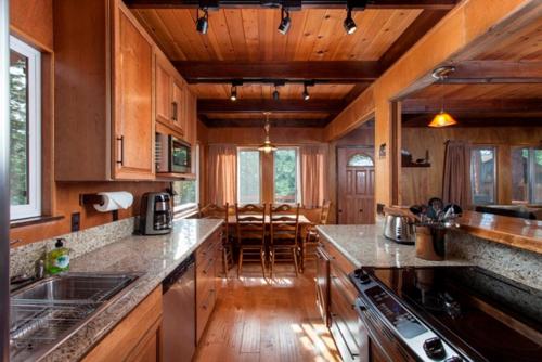 Pfeiffer Dog Friendly Cabin - image 5