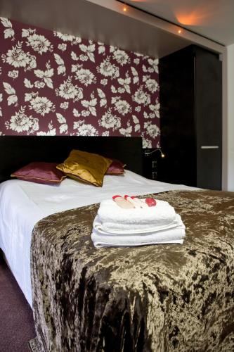 The BlueBell Hotel Ideally located in the prime touristic area of Neath, The BlueBell Hotel promises a relaxing and wonderful visit. Offering a variety of facilities and services, the hotel provides all you need for a g