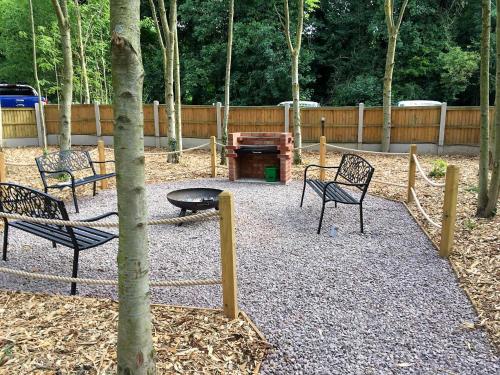 Iekārtas, Riddings Wood lodges in Riddings