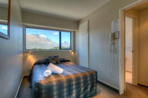 Four Seasons Motel Four Seasons Motel is perfectly located for both business and leisure guests in Queenstown. The property offers a high standard of service and amenities to suit the individual needs of all travelers. 