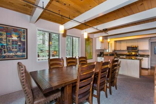 Roycraft Cabin - image 6