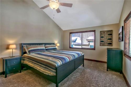 Conifer Chalet - image 6