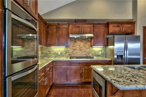 Conifer Chalet - image 7