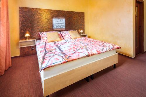 . Hotel Conti