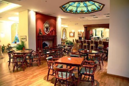 레스토랑, Nafsika Palace Delphi-Itea in 이타