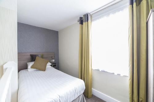 Phoenix Hotel - image 12