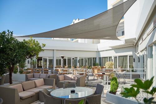 Bar/lounge, Dona Filipa Hotel in Almancil