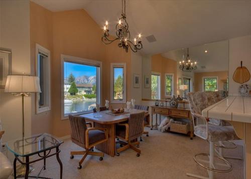 552 Alpine Home - image 6