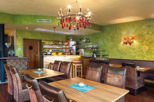 酒吧/休闲厅, 孔蒂酒店 (Hotel Conti) in 奥洛穆茨