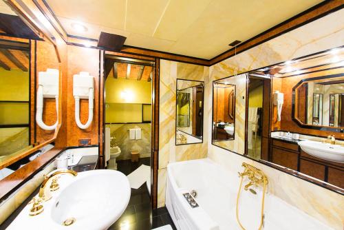 room detail thumbnail 2