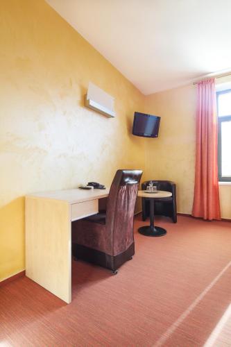 Hotel Conti - image 2