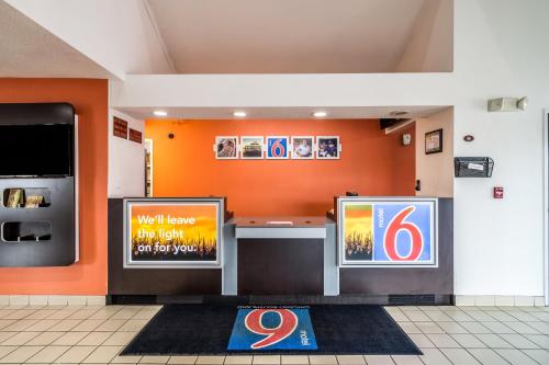 Motel 6-Harvey, IL