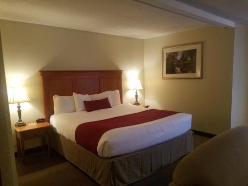 Best Western Plus Rivershore Hotel