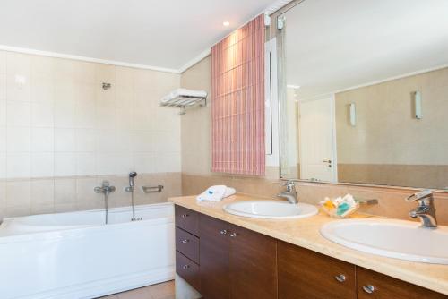 Poseidon Hotel Suites - image 6