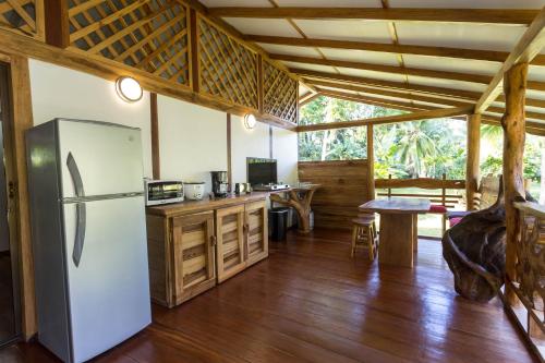 Shower, Passion Fruit Lodge in Cahuita