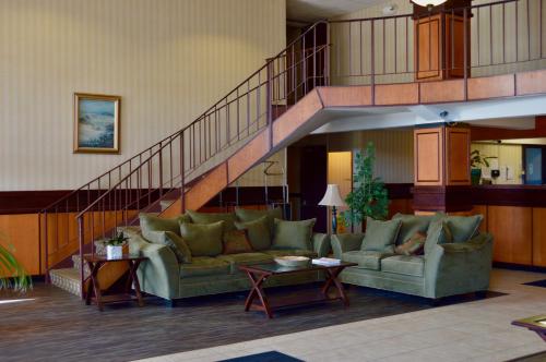 Mystic River Hotel & Suites - image 3