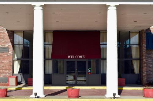 Mystic River Hotel and Suites - 출입구