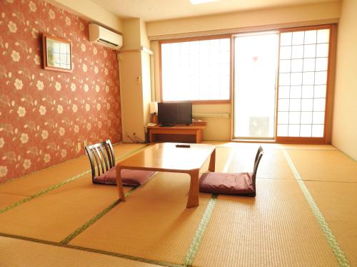 room detail thumbnail 1