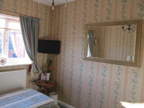 Moonraker House - image 3